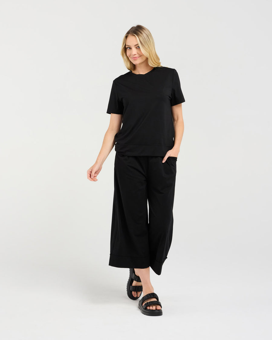 Pernella Travel Tee | Blackstone